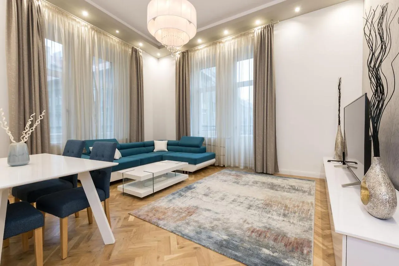 City Center Grand Luxury W 2Br/2Bt Budapest 0*,
