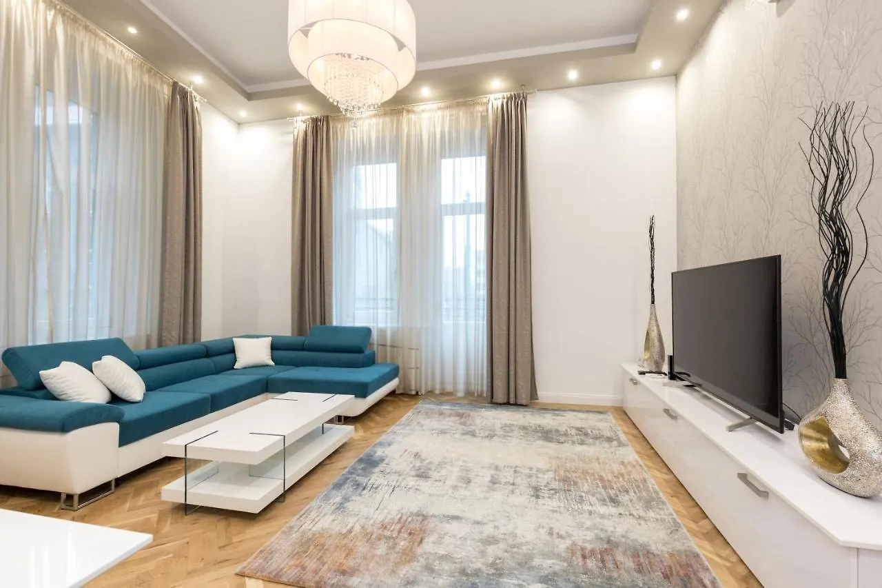 City Center Grand Luxury W 2Br/2Bt Budapest