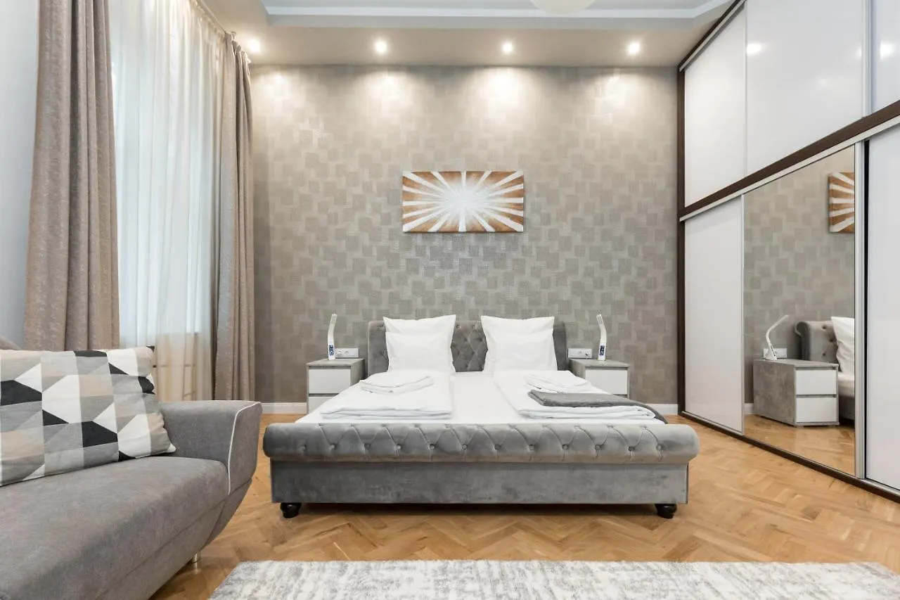 City Center Grand Luxury W 2Br/2Bt Budapest 0*,